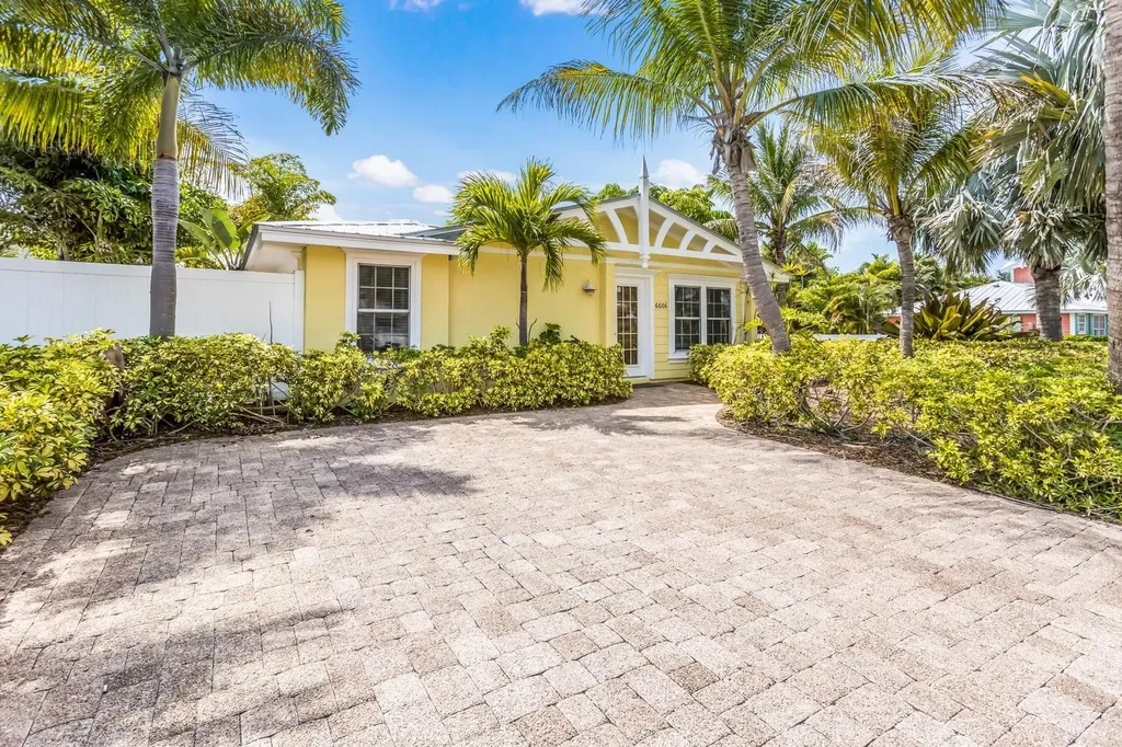 6606 Holmes Boulevard Holmes Beach FL 34217