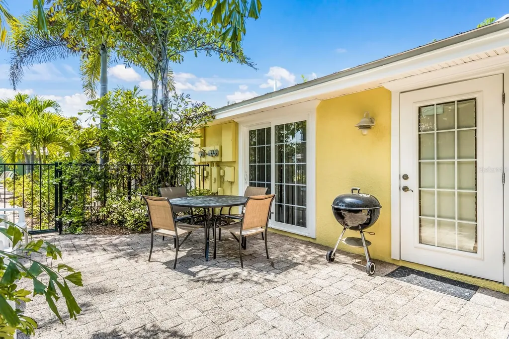 6606 Holmes Boulevard Holmes Beach FL 34217