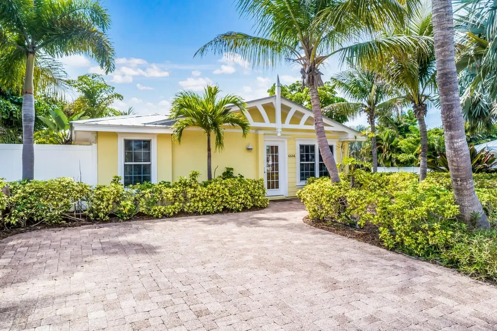 6606 Holmes Boulevard Holmes Beach FL 34217