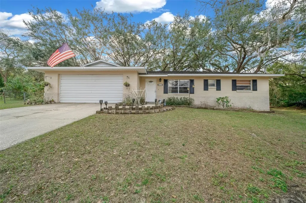 212 Glenn Street Leesburg FL 34748
