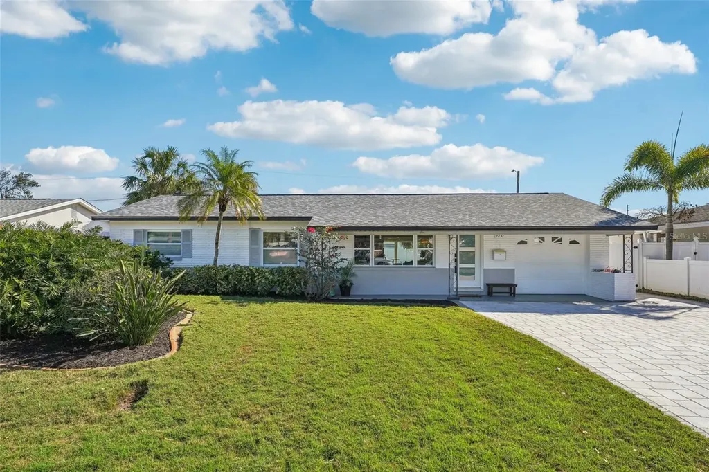 2851 66th Way N St Petersburg FL 33710