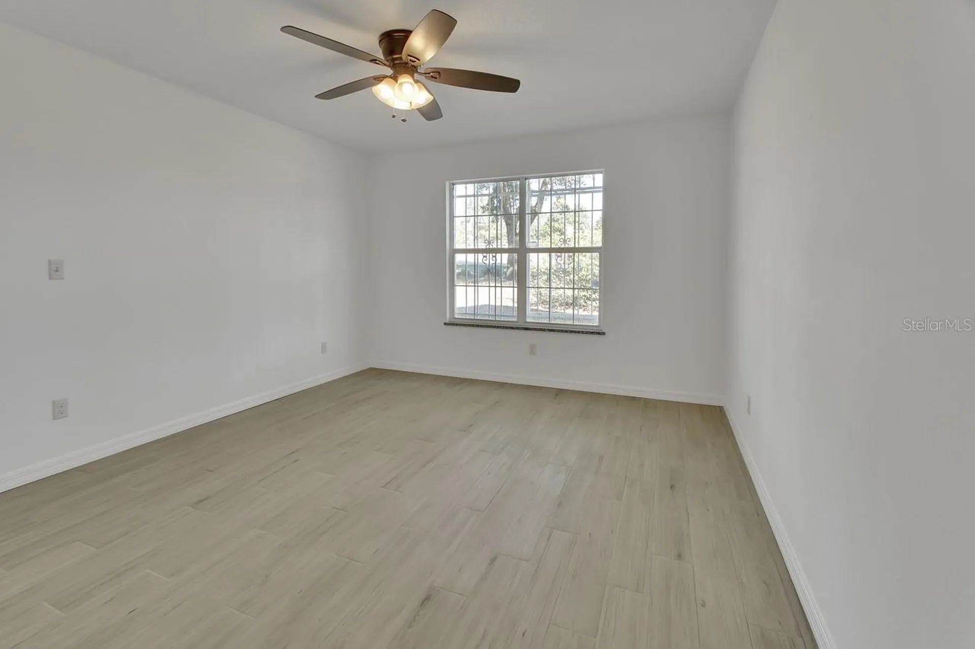 2400 S Glen Eagles Drive Deland FL 32724