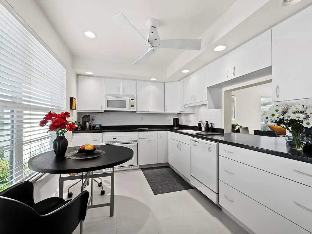 4400 Exeter Drive Longboat Key FL 34228