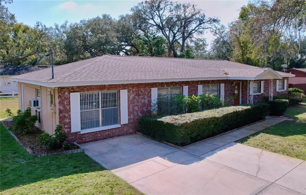 5009 E Kirby Street Tampa FL 33617