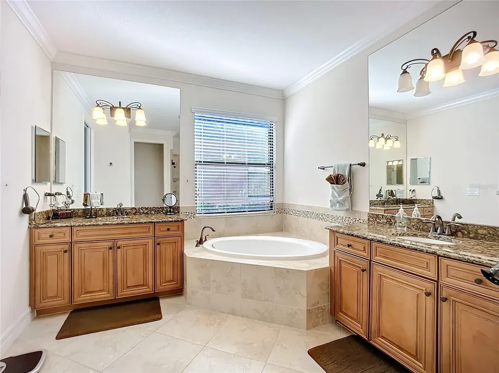 2902 Aviamar Circle Naples FL 34114