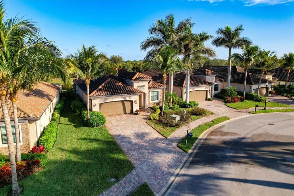 2902 Aviamar Circle Naples FL 34114