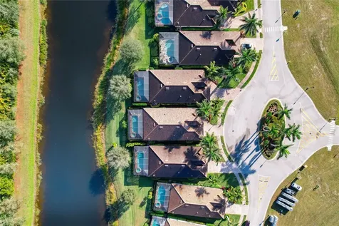 2902 Aviamar Circle Naples FL 34114