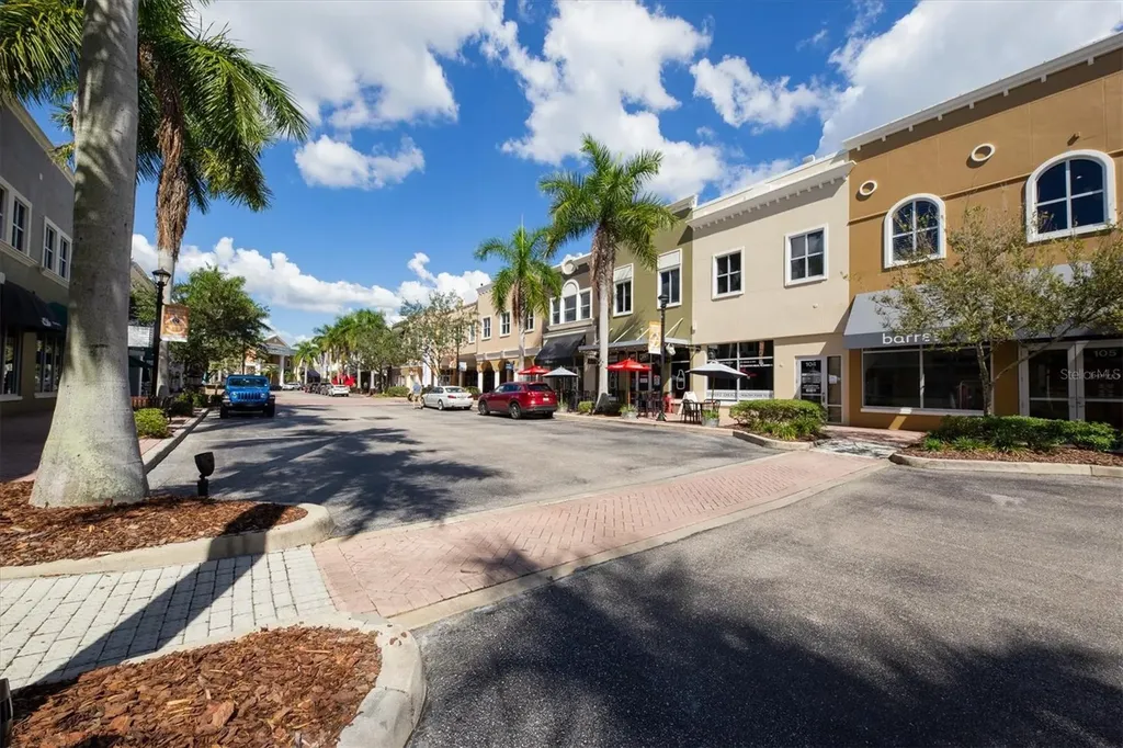 8111 Lakewood Main Street Lakewood Ranch FL 34202