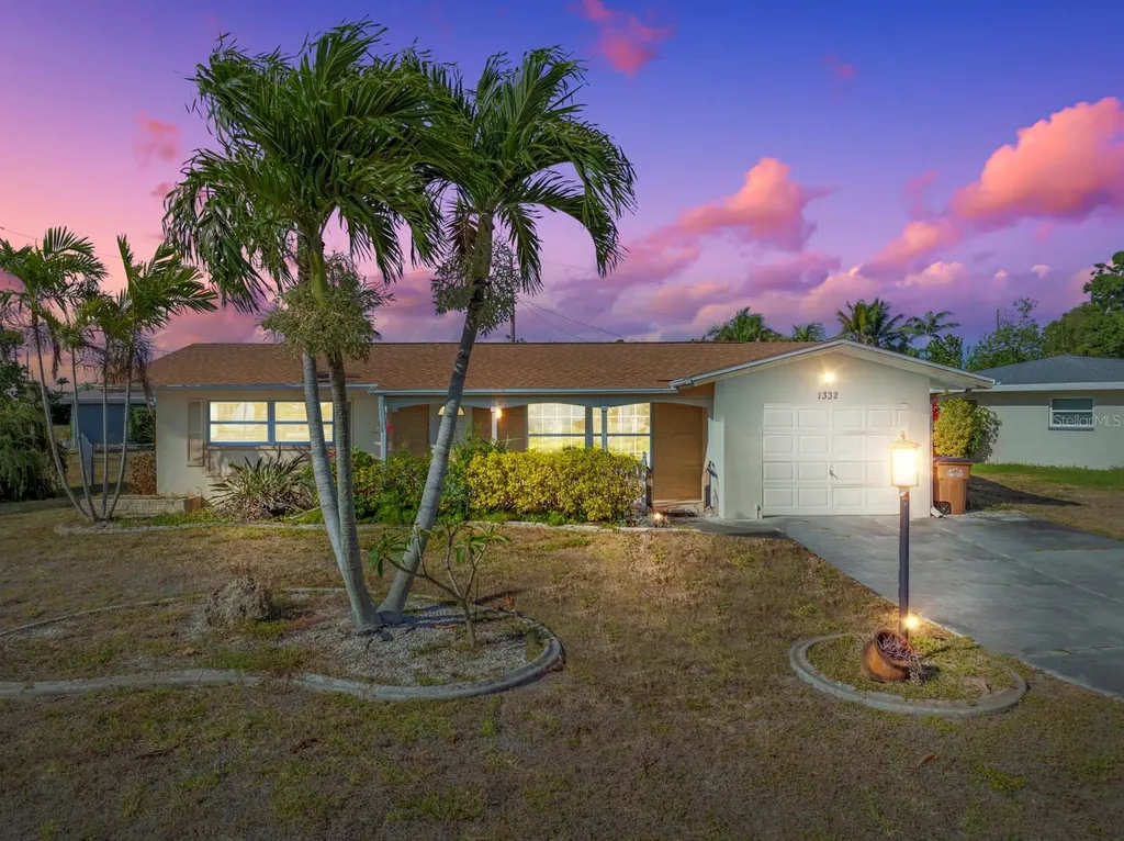 1332 SE 44th Street Cape Coral FL 33904