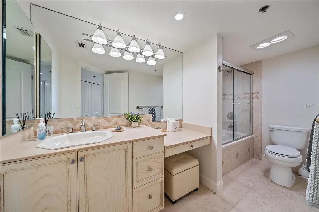 888 Boulevard Of The Arts Sarasota FL 34236