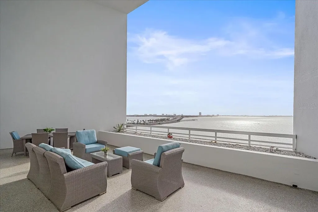 888 Boulevard Of The Arts Sarasota FL 34236