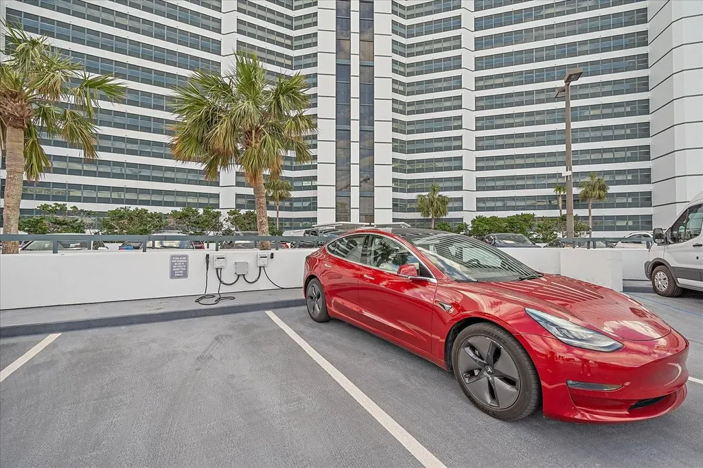 888 Boulevard Of The Arts Sarasota FL 34236