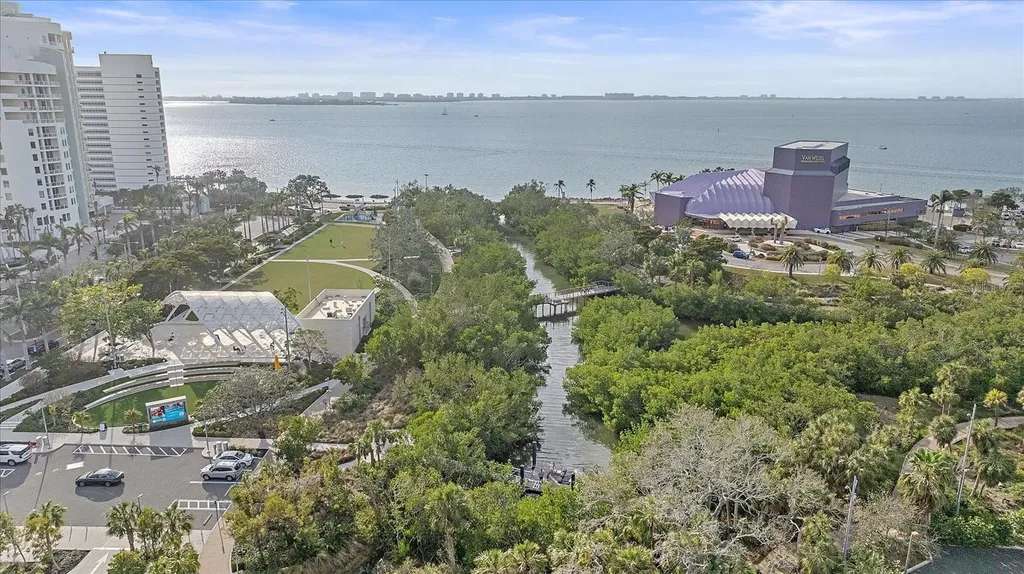 888 Boulevard Of The Arts Sarasota FL 34236