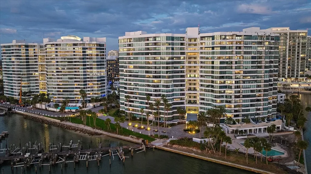 888 Boulevard Of The Arts Sarasota FL 34236