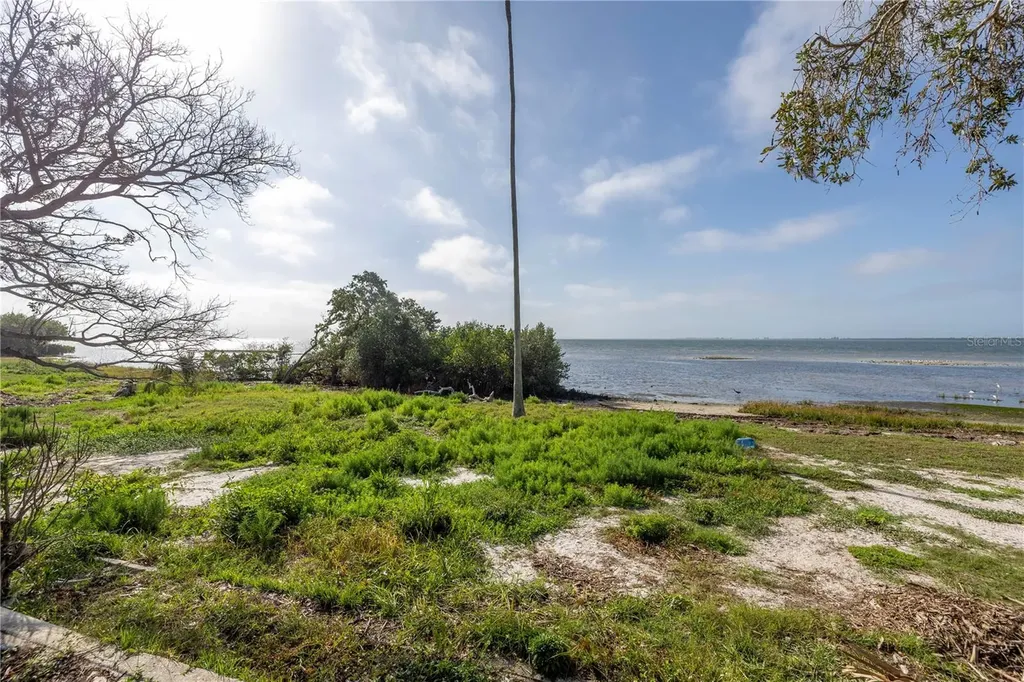 2028 Blossom Way S St Petersburg FL 33712