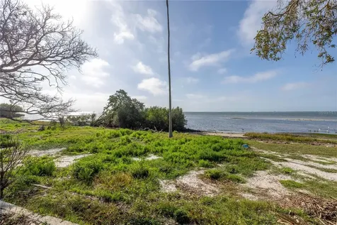 2028 Blossom Way S St Petersburg FL 33712