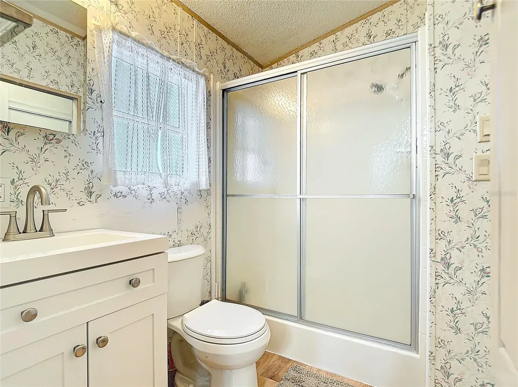 76 Eagle Point S Osteen FL 32764