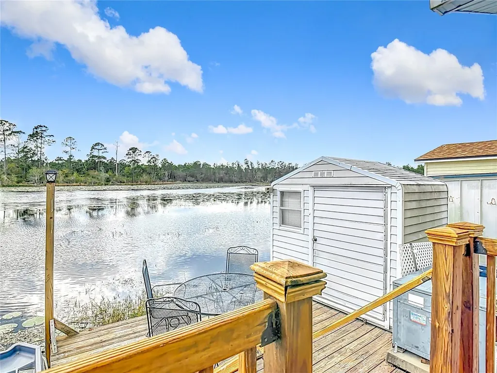 76 Eagle Point S Osteen FL 32764