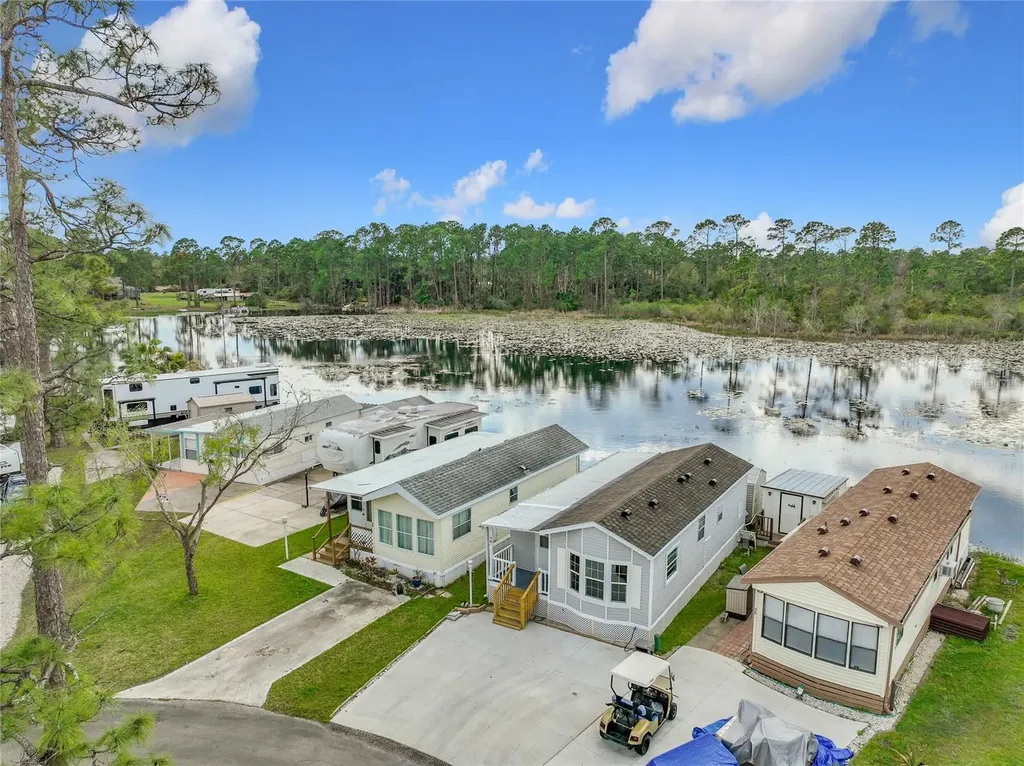 76 Eagle Point S Osteen FL 32764