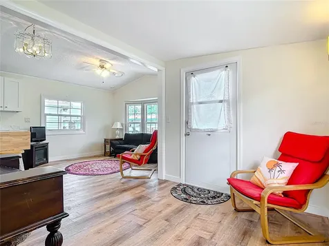 76 Eagle Point S Osteen FL 32764