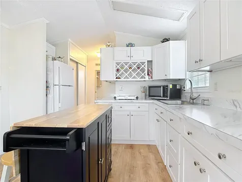 76 Eagle Point S Osteen FL 32764