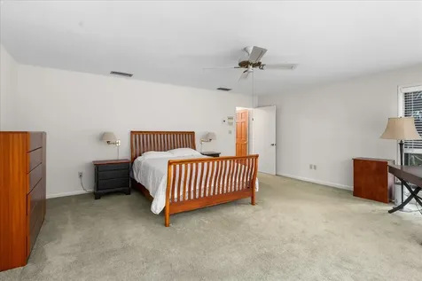 2626 NW 7th Road Gainesville FL 32607