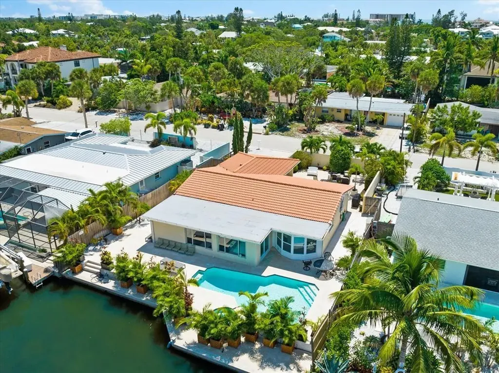 327 Avenida Milano Sarasota FL 34242
