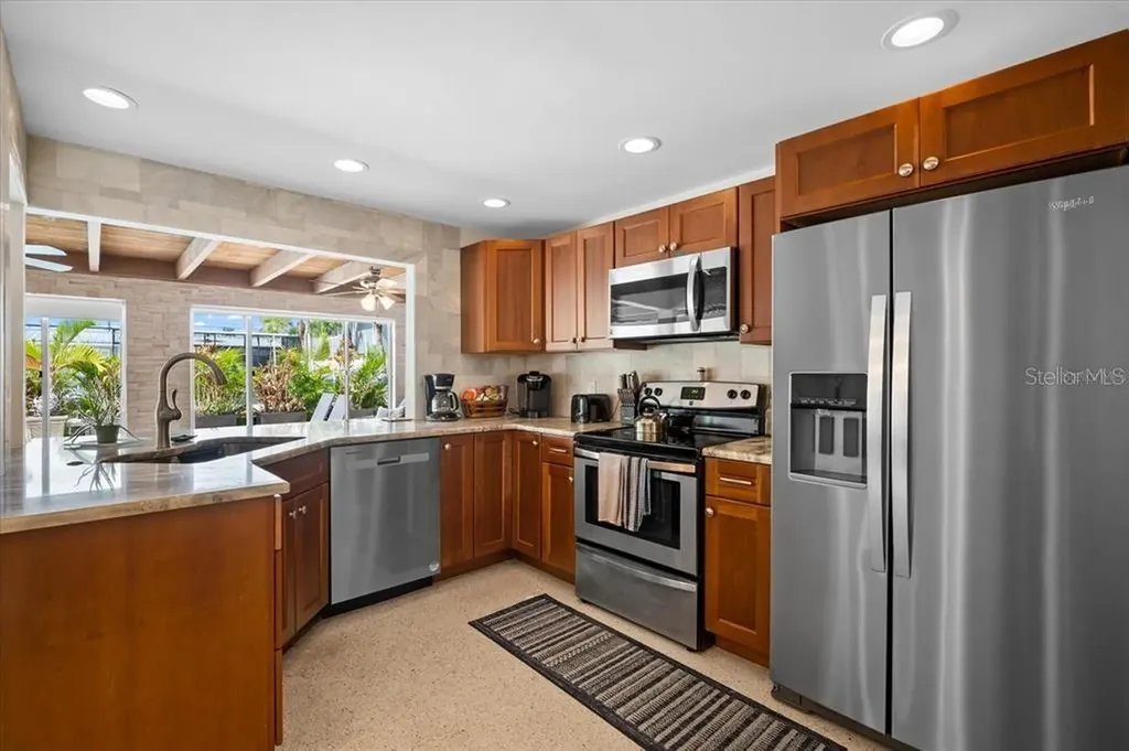 327 Avenida Milano Sarasota FL 34242