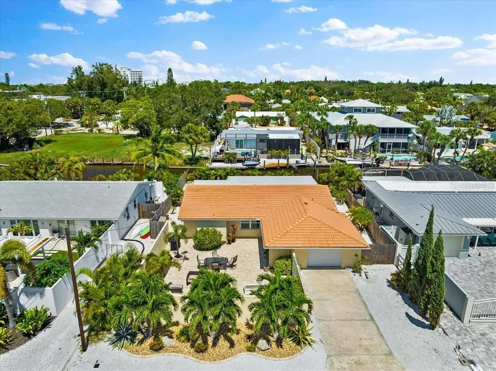 327 Avenida Milano Sarasota FL 34242