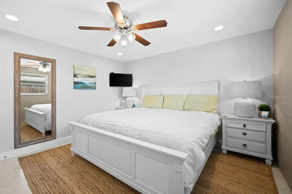 327 Avenida Milano Sarasota FL 34242