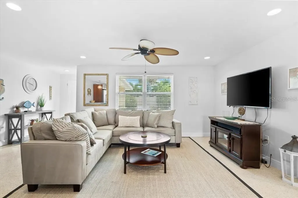 327 Avenida Milano Sarasota FL 34242