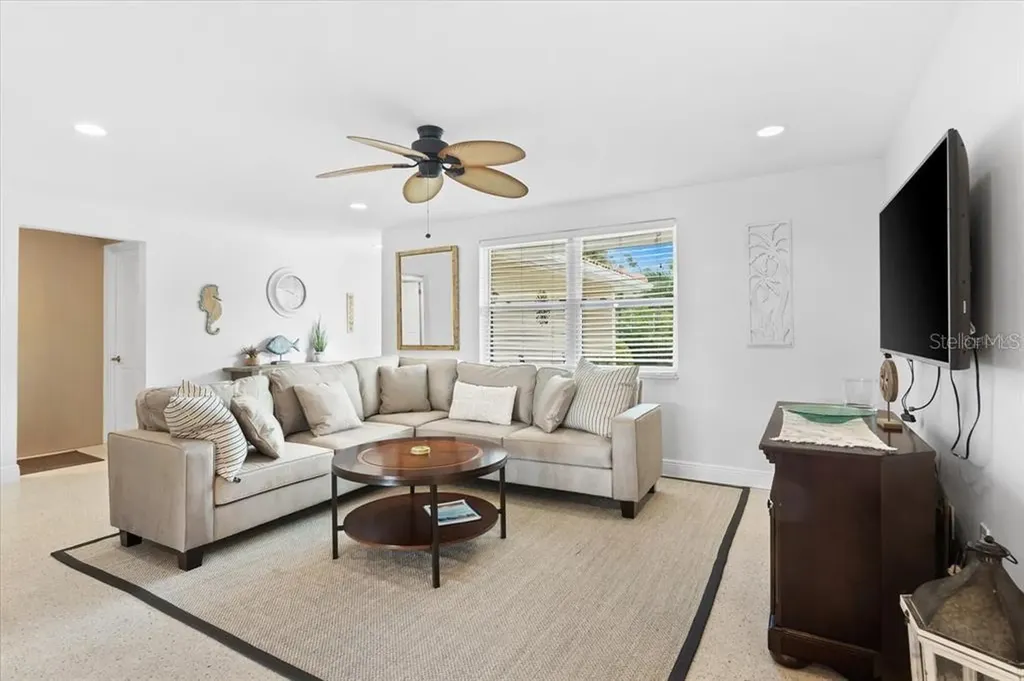 327 Avenida Milano Sarasota FL 34242