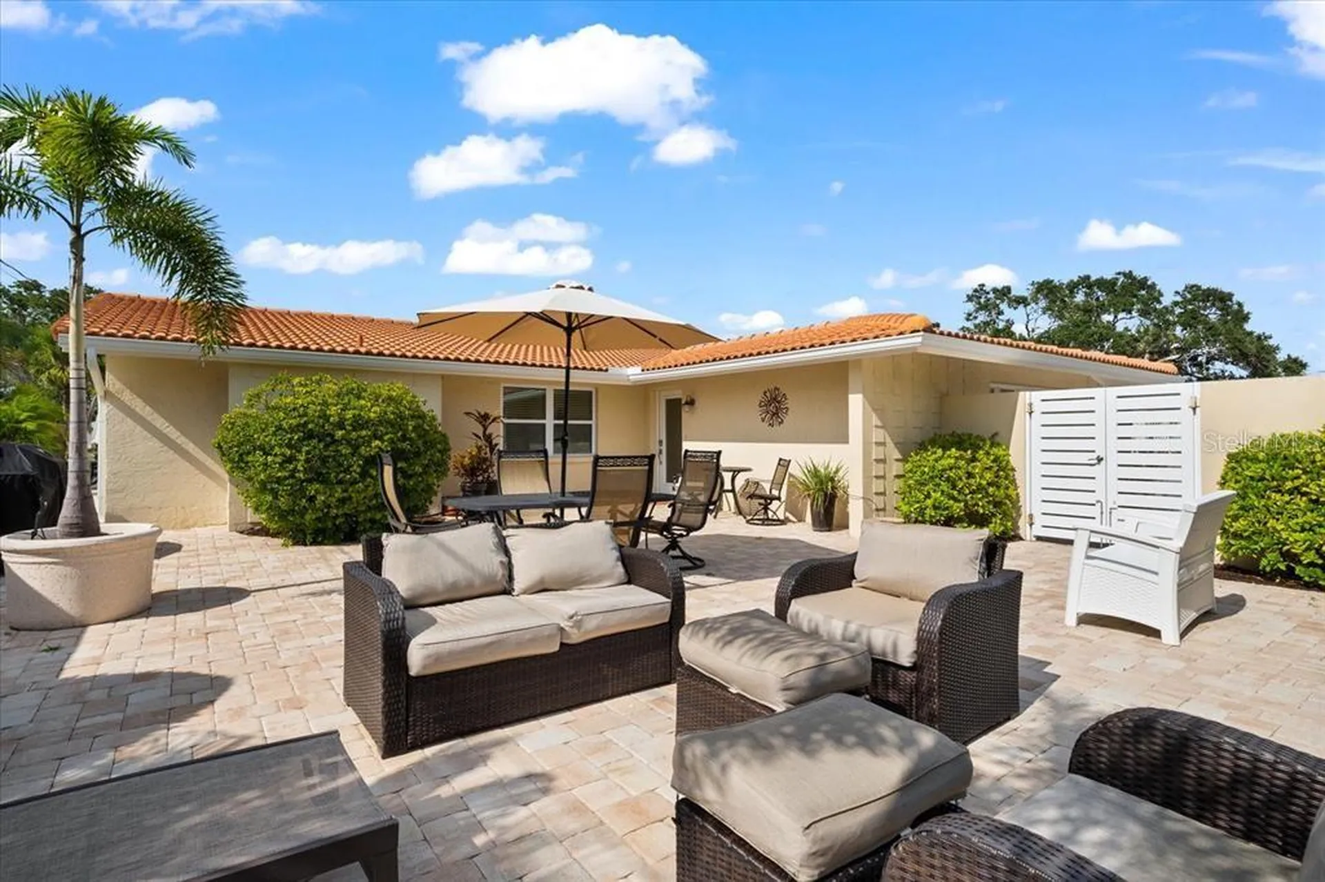 327 Avenida Milano Sarasota FL 34242