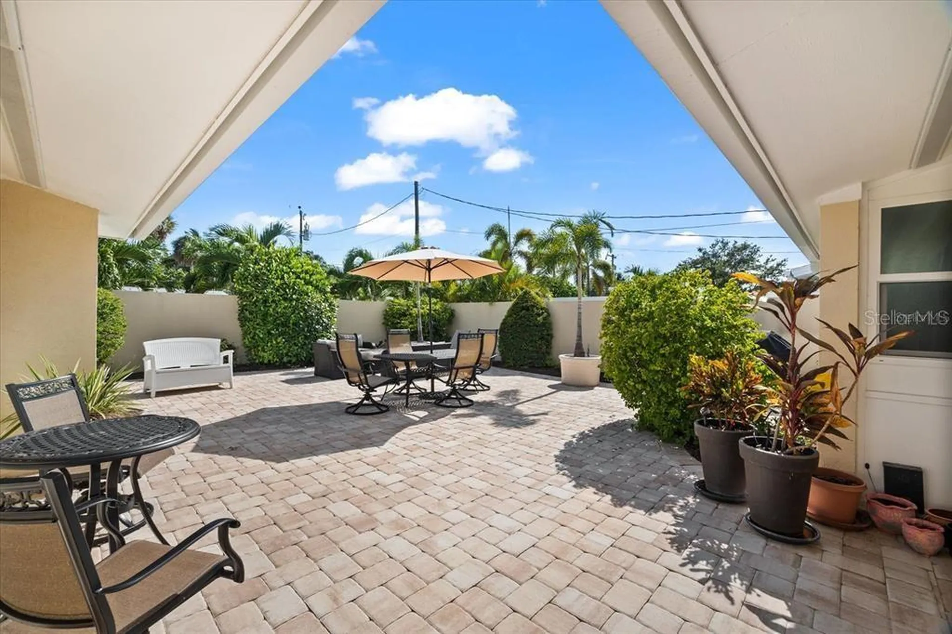 327 Avenida Milano Sarasota FL 34242