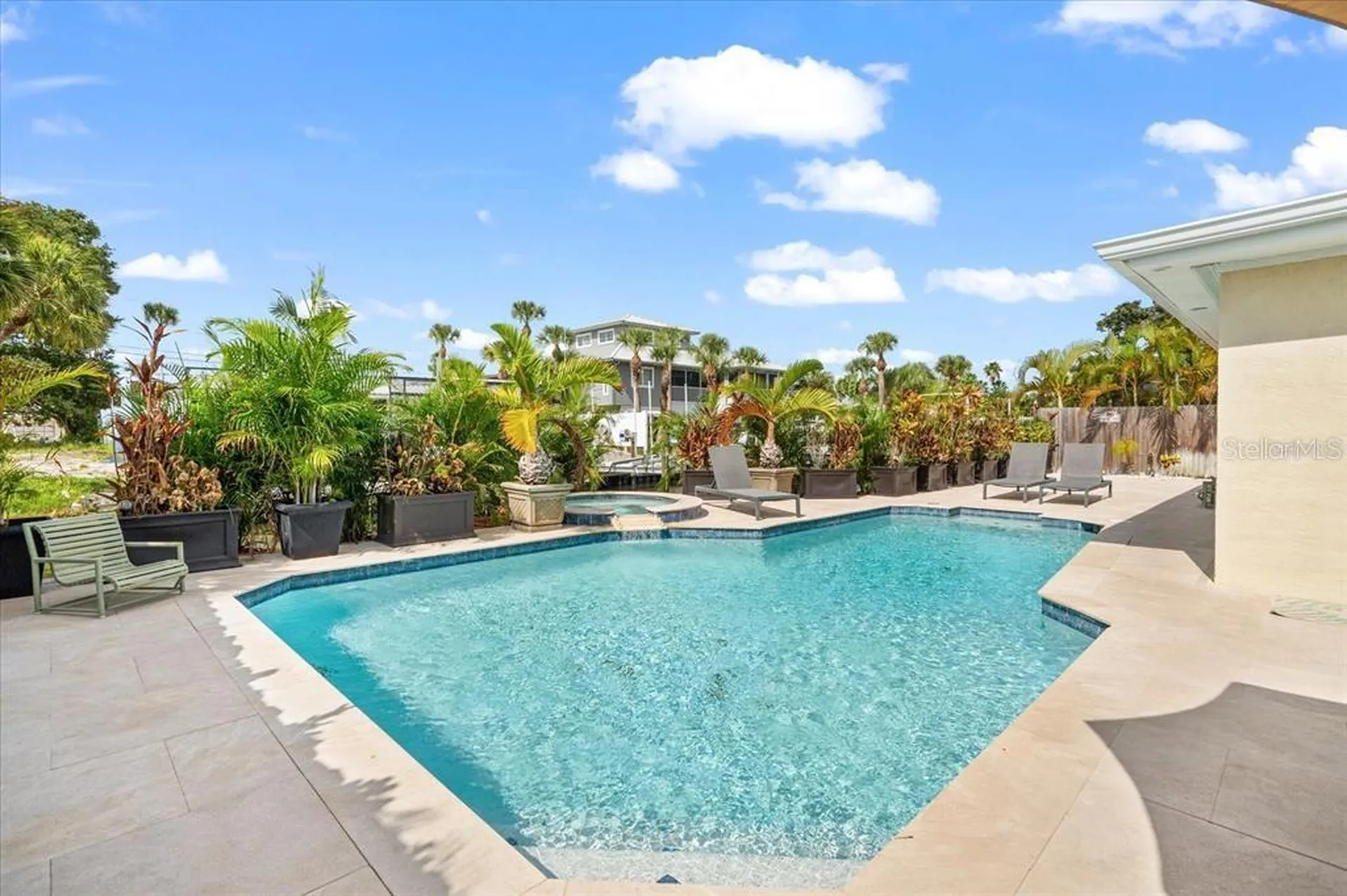 327 Avenida Milano Sarasota FL 34242