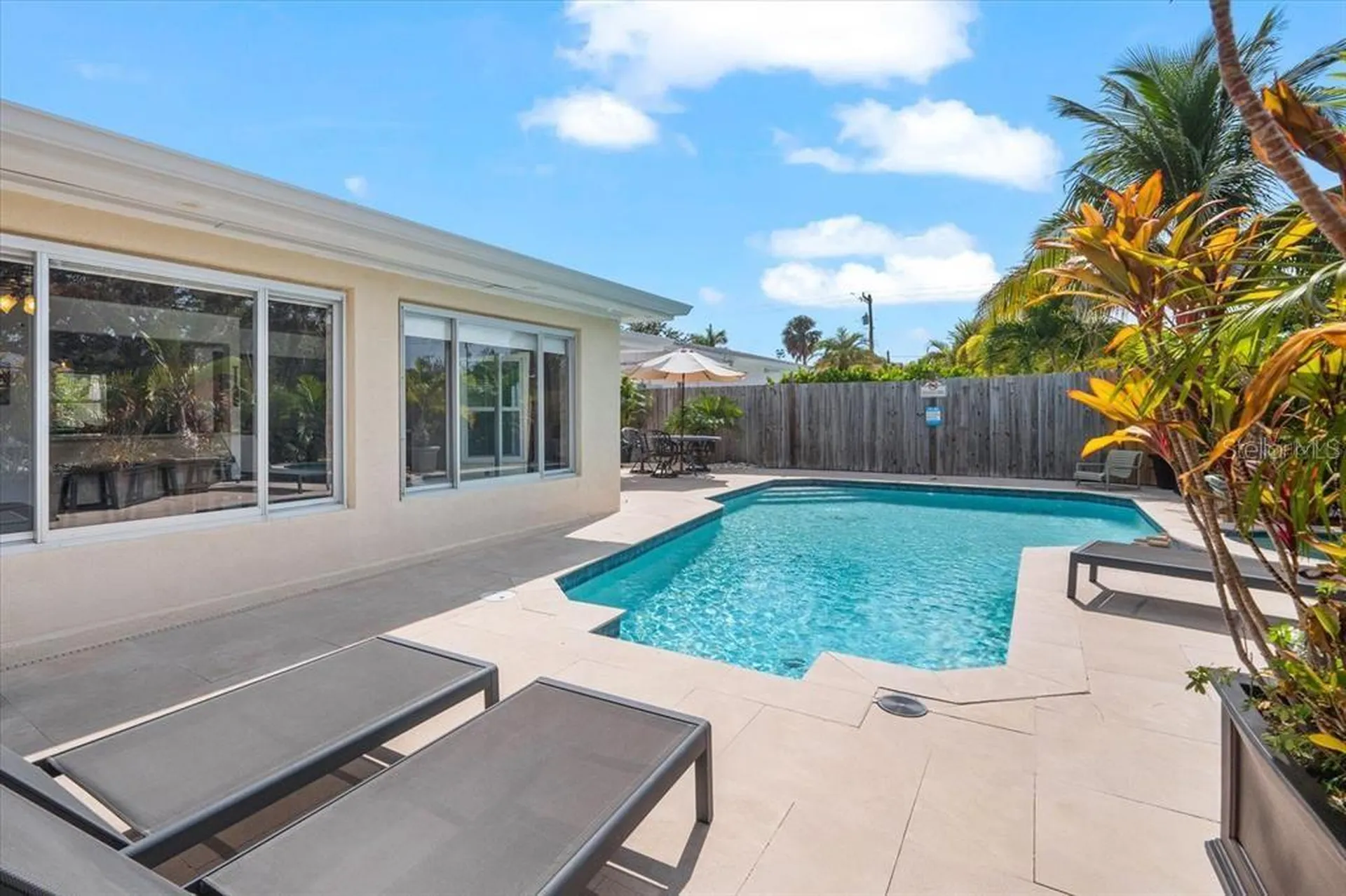327 Avenida Milano Sarasota FL 34242