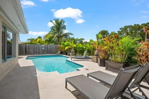 327 Avenida Milano Sarasota FL 34242