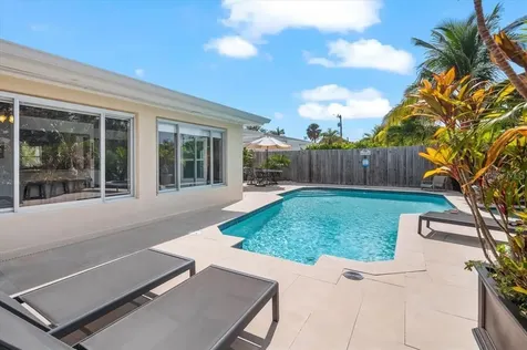 327 Avenida Milano Sarasota FL 34242