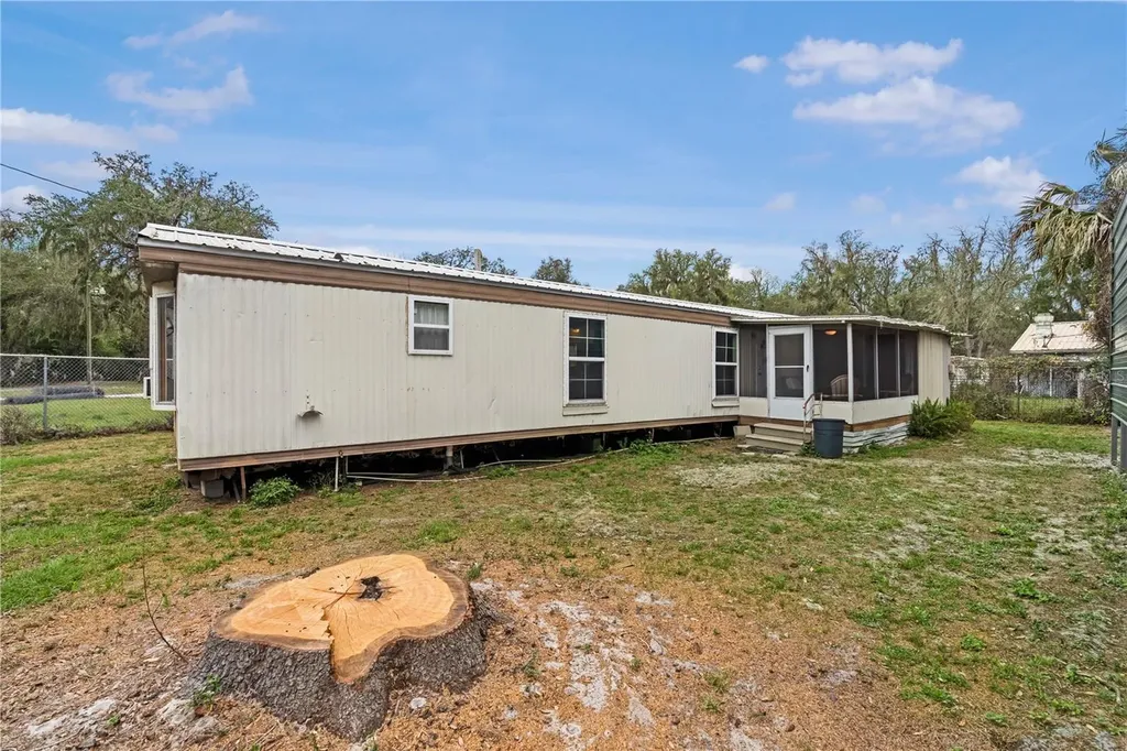 2280 N C 470 Lake Panasoffkee FL 33538