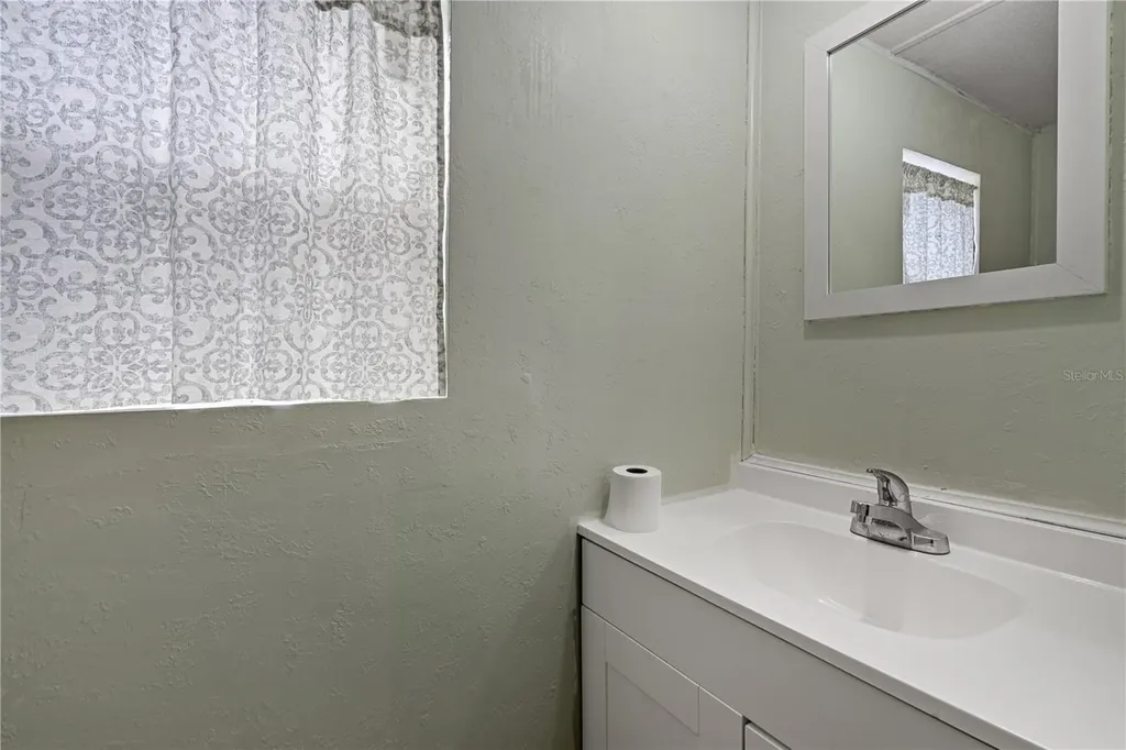 2280 N C 470 Lake Panasoffkee FL 33538