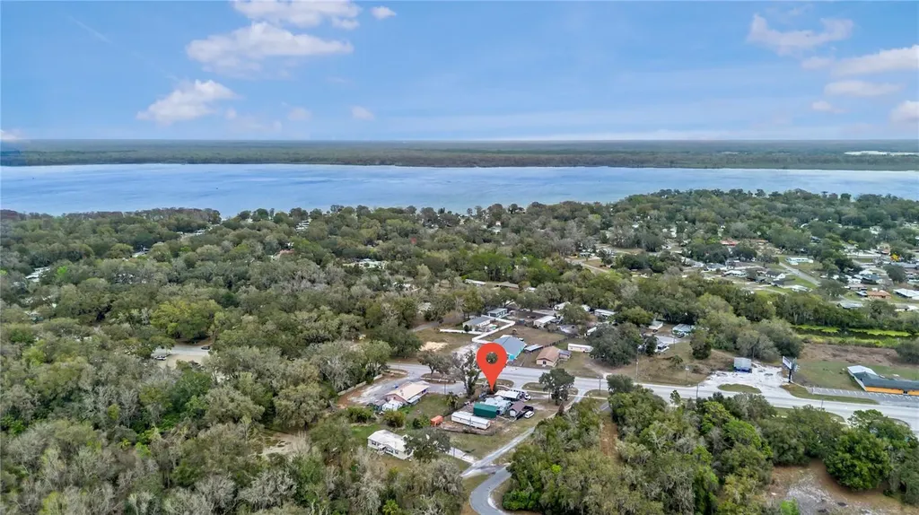 2280 N C 470 Lake Panasoffkee FL 33538