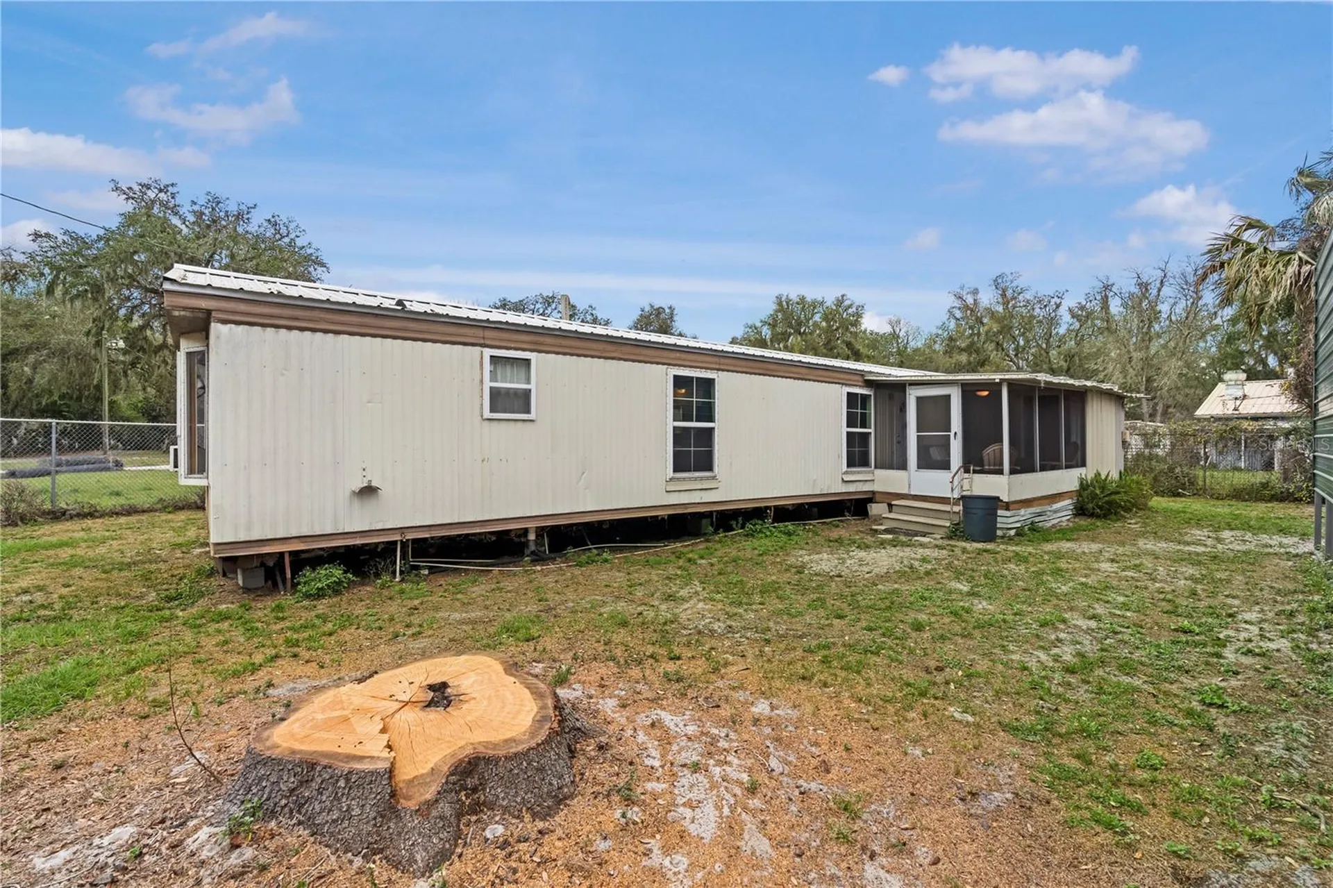 2280 N C 470 Lake Panasoffkee FL 33538