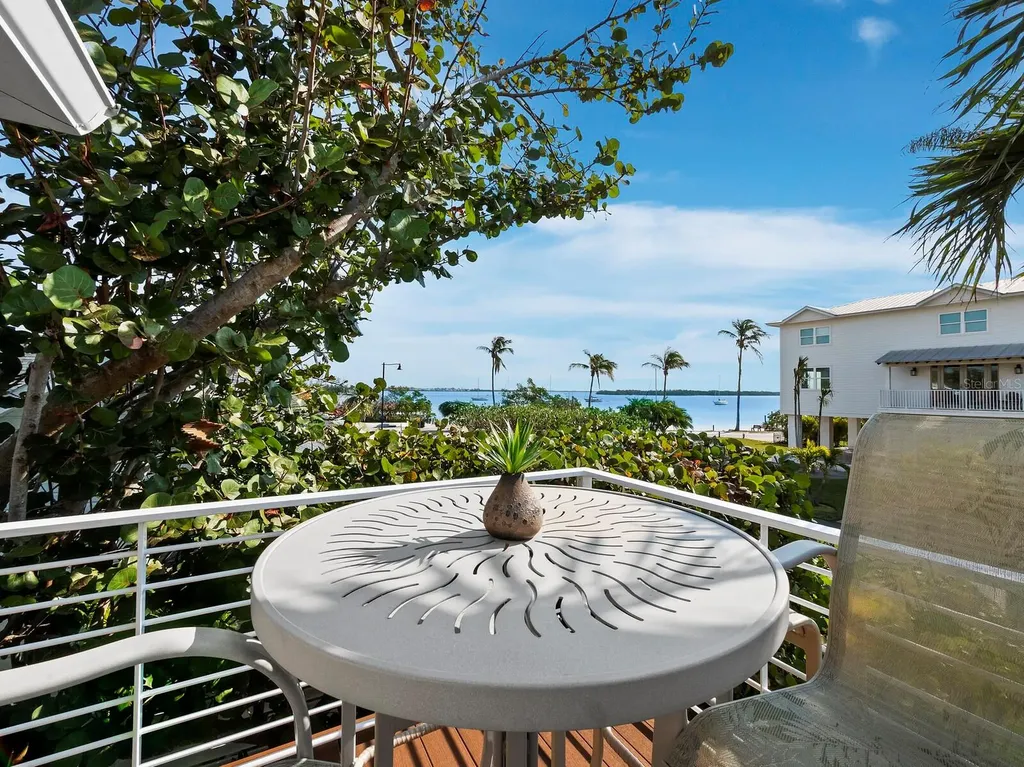 691 Linley Street Longboat Key FL 34228
