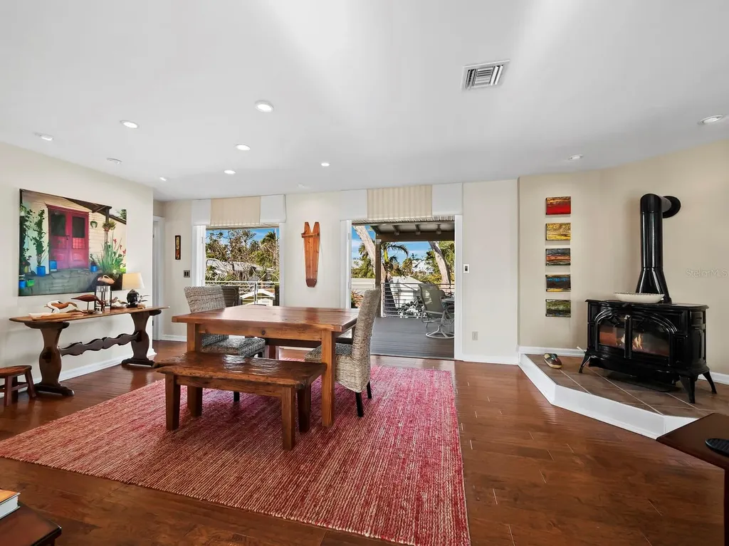 691 Linley Street Longboat Key FL 34228
