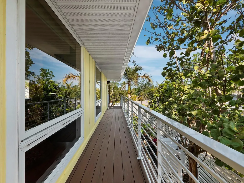 691 Linley Street Longboat Key FL 34228