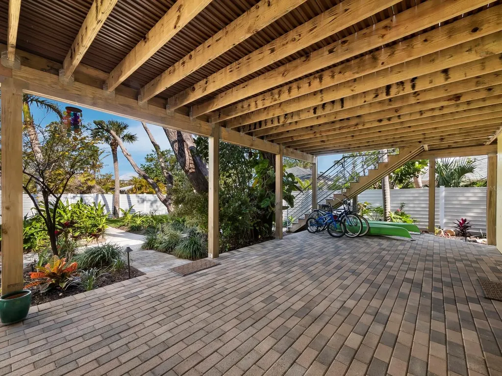 691 Linley Street Longboat Key FL 34228