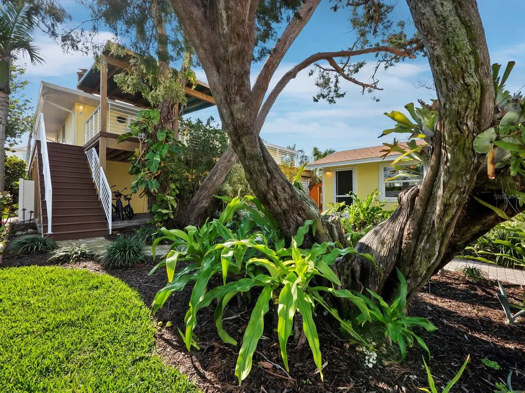 691 Linley Street Longboat Key FL 34228