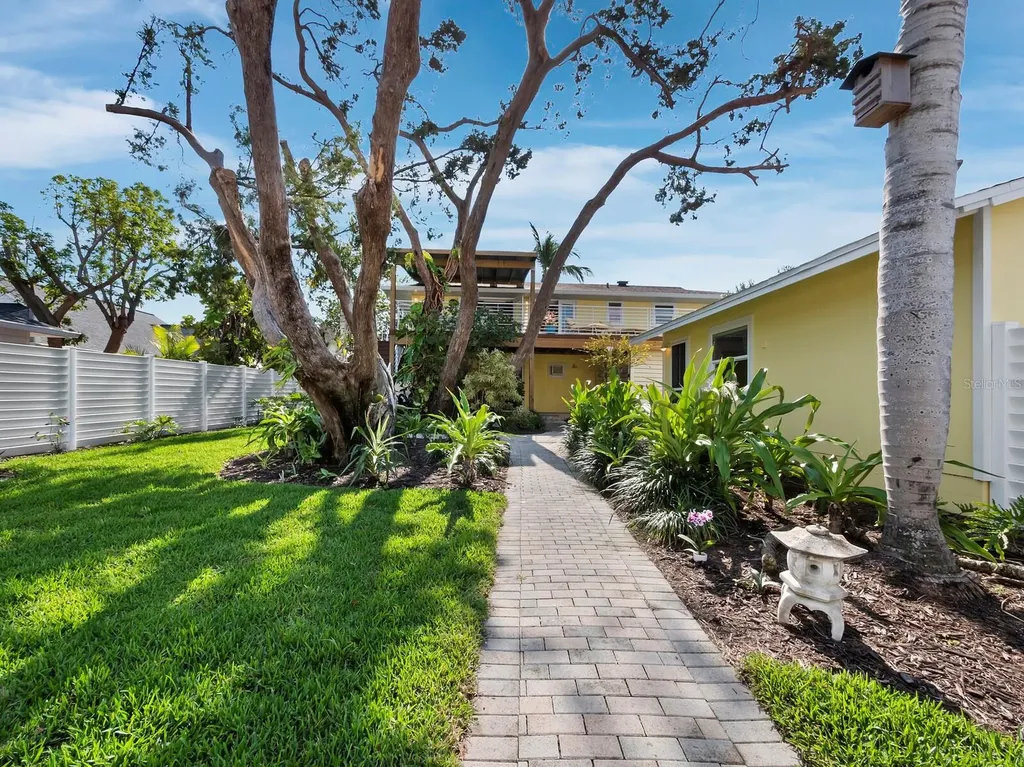 691 Linley Street Longboat Key FL 34228