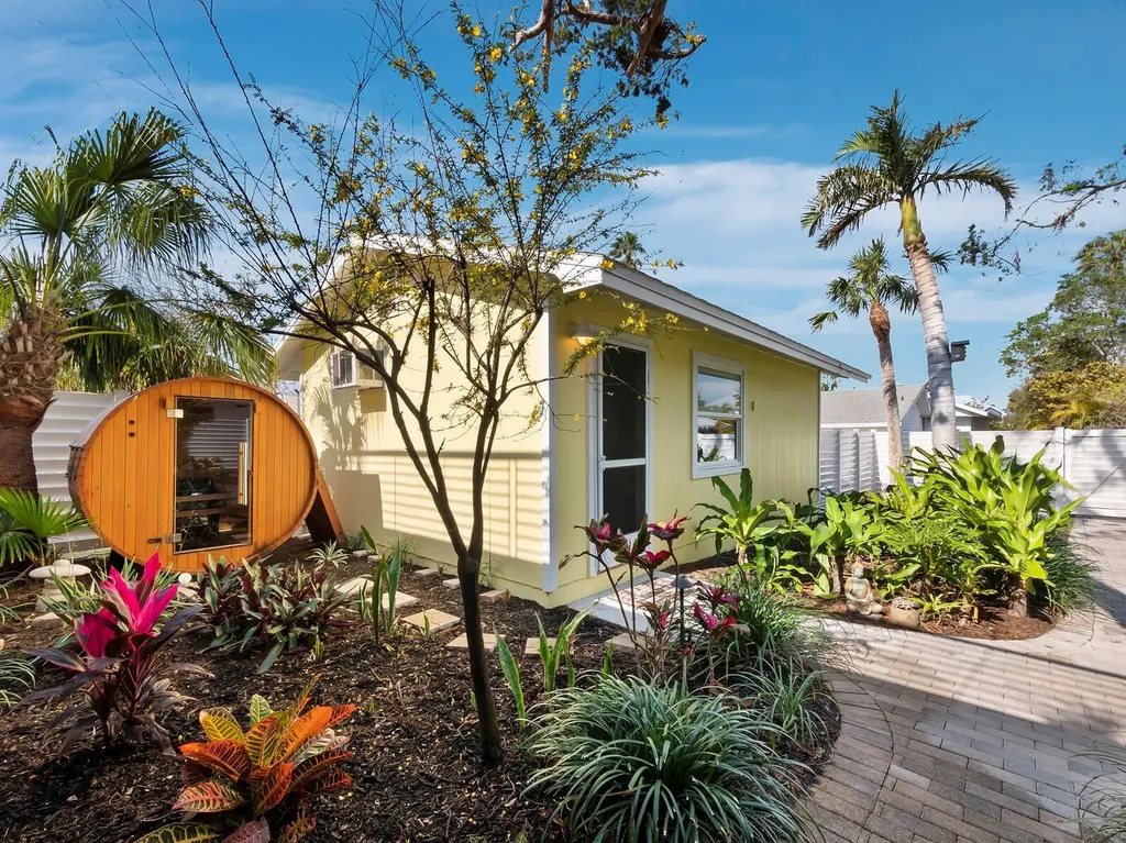 691 Linley Street Longboat Key FL 34228