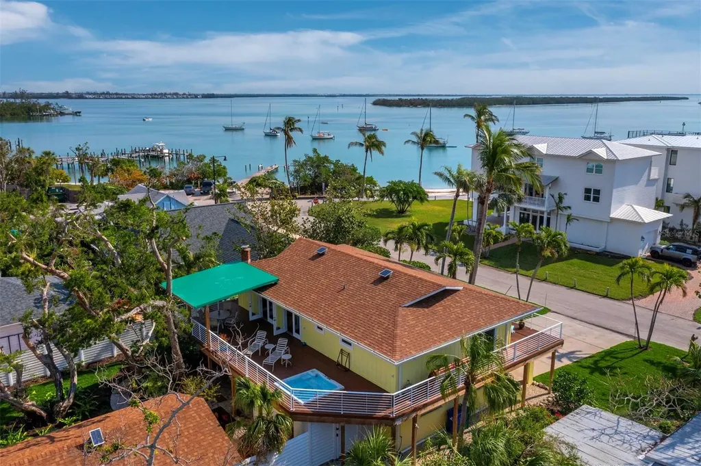 691 Linley Street Longboat Key FL 34228
